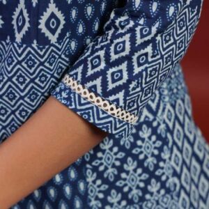 Women's Rayon Printed Straight Kurti With Pant Set